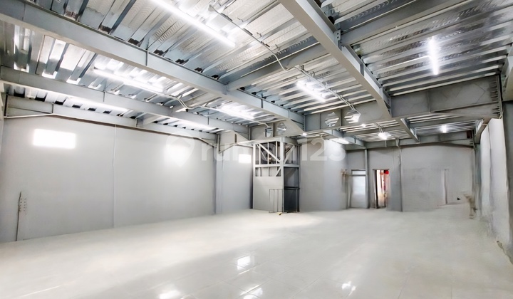 Eagle Sea Warehouse PIK, Near Kapuk, Affordable, 3 Floors, 380 M2, Neat, Lift & Office Ready to Use