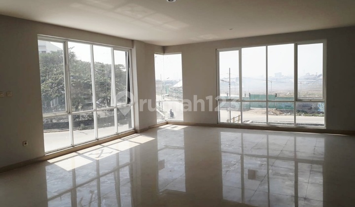 Ruko Royal Palm, Cengkareng, Hook, Murah, 165 M2, Plong, Rapi, Strategis, Jalan Besar, Dekat Tol