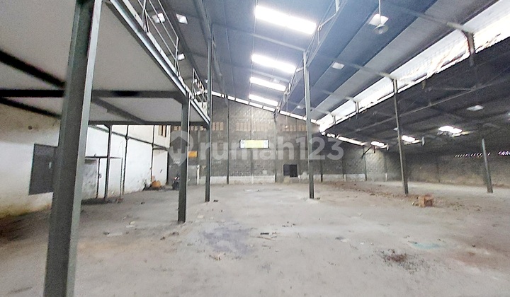 Gudang Kawasan Jatake, Murah, 1580 M2, Ada Kantor, 2 Lantai, Siap Pakai