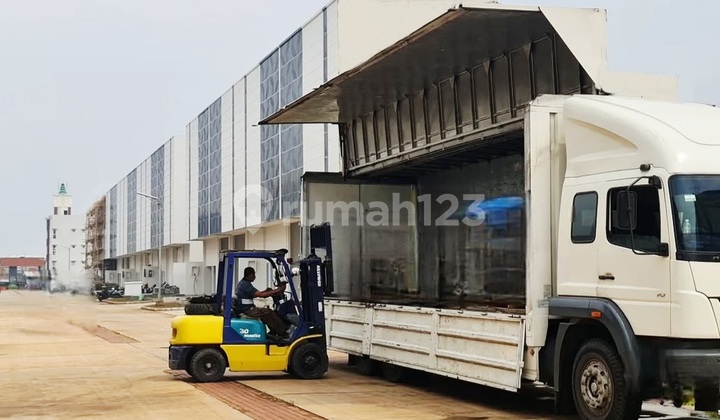 Lucky Point Warehouse Kapuk, Cheap, 300 M2, With Office, Good, Brand New, Ready to Use
