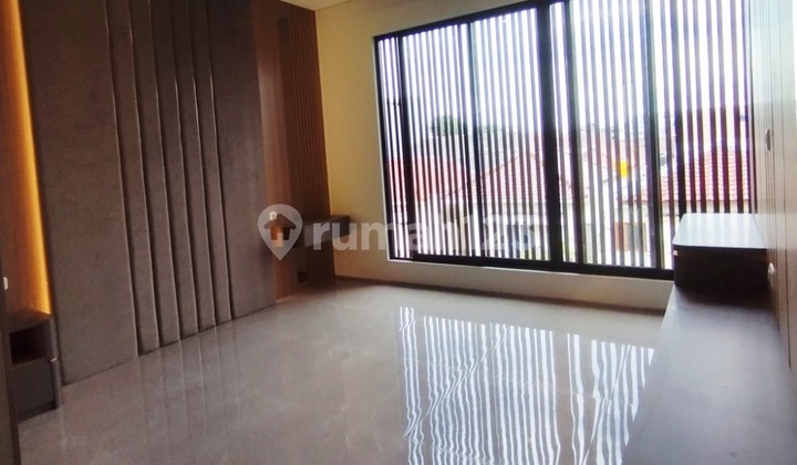 Brand New Permata Buana, Mewah, Murah,3 Lantai, Semi Furnish, Hadap Selatan, Siap Pakai 2