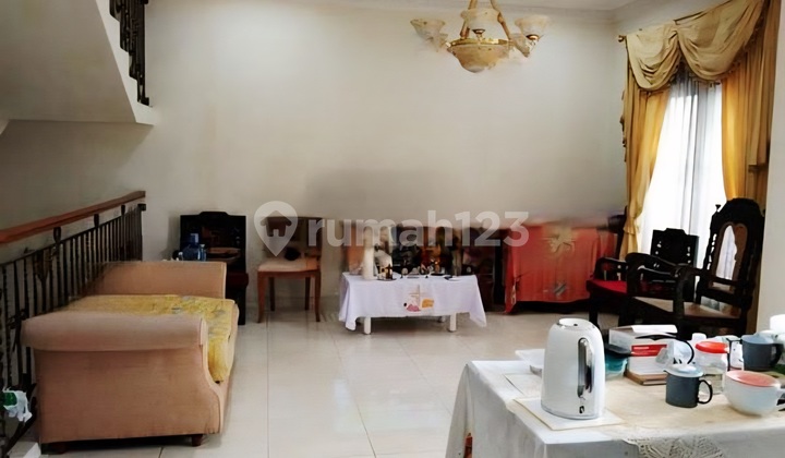 Rumah Puri Indah, 360 M2 , Murah, Semi Furnish, Hadap Selatan 2