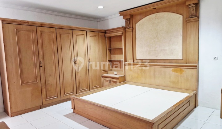 Rumah Permata Buana, Murah, 180 M2, Semi Furnish, Plong, Rapi 2