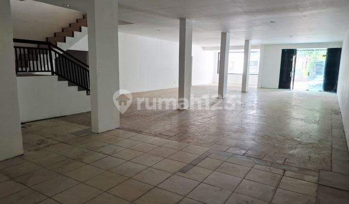 Coupled Shophouse in Meruya Kebon Jeruk, Near Puri Kencana, Affordable, 420 M2, Good and Busy Location, Suitable for Showroom, Clinic, Salon, Billiard