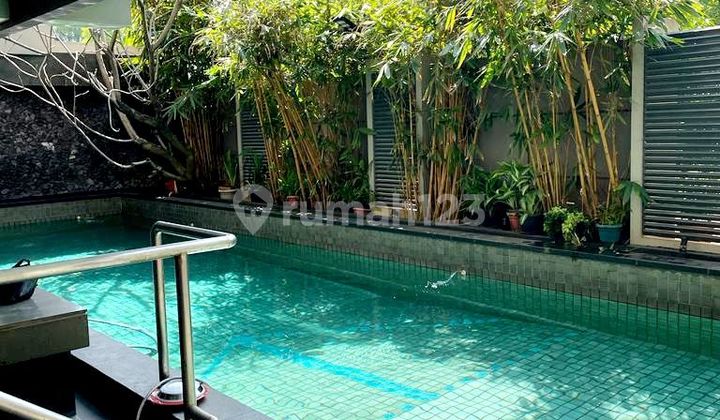 Rumah Walet Indah Pik, Mewah, 375 M2, 3 Lantai, Kolam Renang