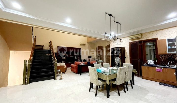 Permata Buana House, Puri Indah, 200 SQM, 3 Floors, South Facing, Beautiful, High Ceiling Permata Buana House, Puri Indah, 200 SQM, 3 Floors, South Facing, Beautiful, High Ceiling