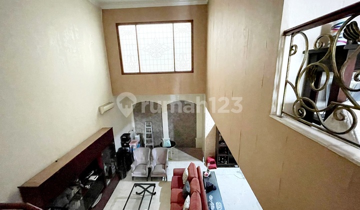 Rumah Permata Buana, Puri Indah, 200 M2, 3 Lantai, Hadap Selatan, Cantik, Ceiling Tinggi 2