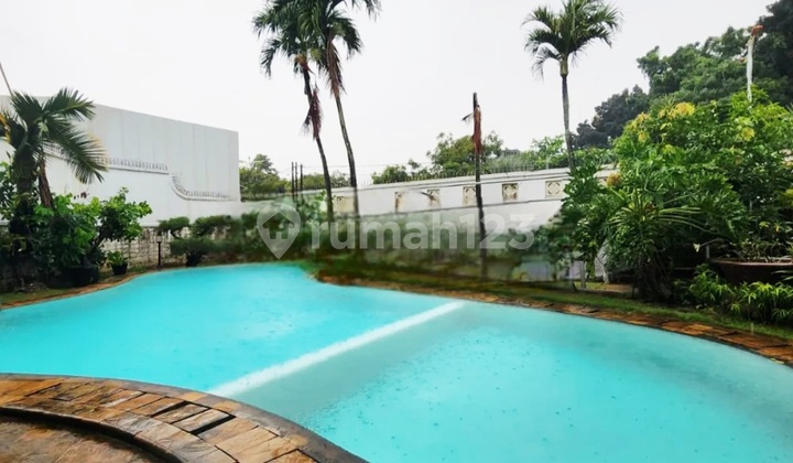 Luxury House in Pondok Indah, Cheap, 914 M2, Fully Furnished, Good, Wide Parking, Beautiful Swimming Pool