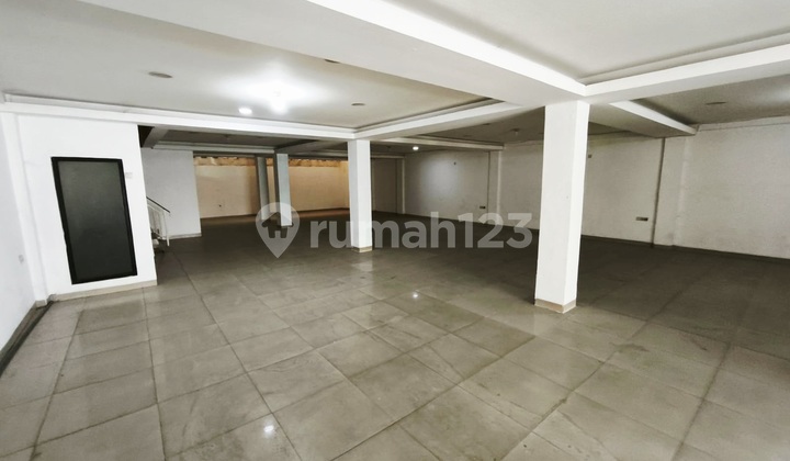 Three-Unit Terrace Shop on Jalan Panjang, 620 M2, Strategic Location, Suitable for Office, Showroom, Restaurant, Cafe