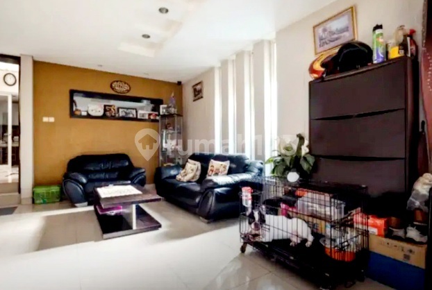 Rumah Mewah Pik Rome, 250 M2, Full Renov, Cakep, Hadap Tenggara 2