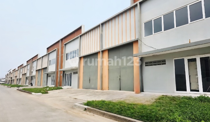 Warehouse 2, Laksana Business Park, Affordable, 2 Floors, 30x35, 40 Feet Container, Ready to Use Warehouse 2, Laksana Business Park, Affordable, 2 Floors, 30x35, 40 Feet Container, Ready to Use