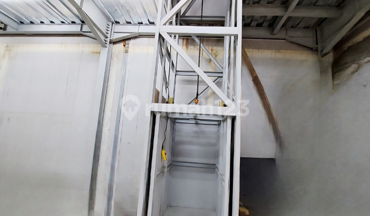 Eagle Sea Warehouse PIK, Near Kapuk, Affordable, 3 Floors, 380 M2, Neat, Lift & Office Ready to Use