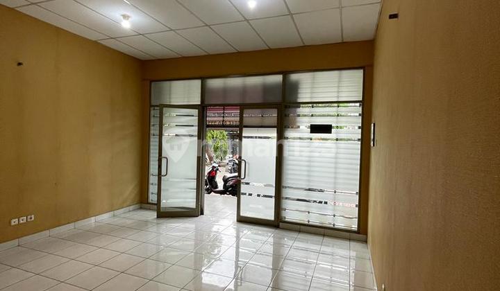 Ruko Puri Kencana, Dekat Permata Buana, Murah, 3 Lantai, Bagus, Parkir Luas, Dekat Tol, Hadap Utara Ruko Puri Kencana, Dekat Permata Buana, Murah, 3 Lantai, Bagus, Parkir Luas, Dekat Tol, Hadap Utara