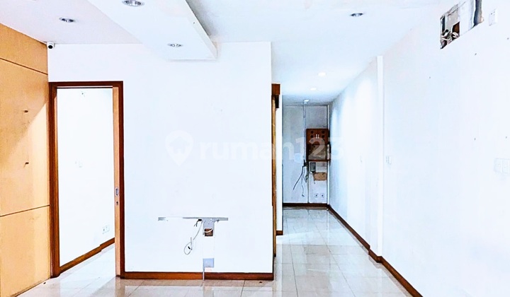 Puri Indah Shop House, Affordable, 3 Floors, Prime Location on Busy Street, Suitable for Bank, Office, Showroom, Clinic, Course. 2