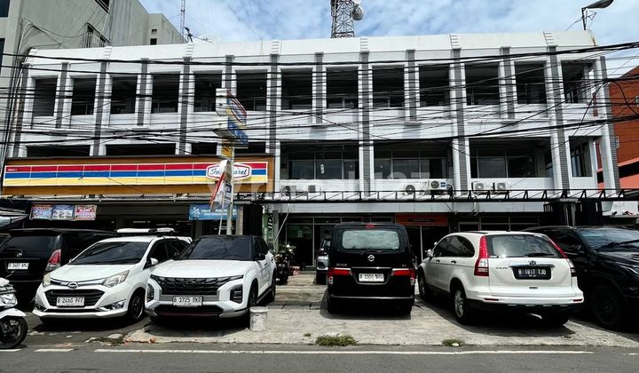 For Sale: Hoek Building 1050m2 Kemayoran, Main Roadside