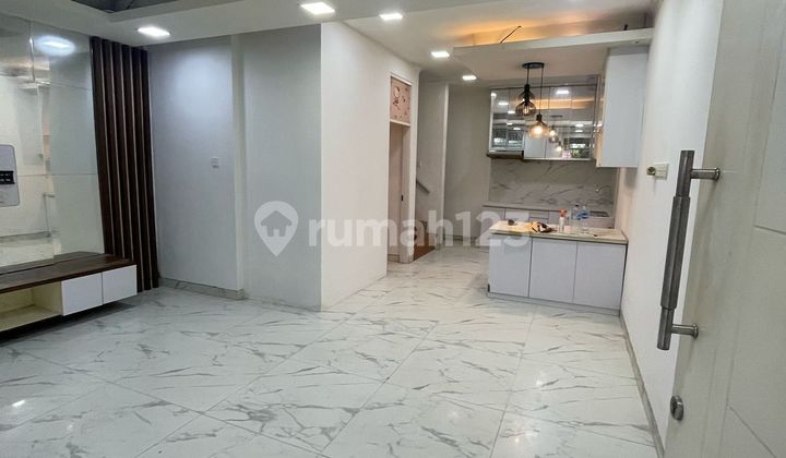 Disewakan Rmh 2 Lantai Taman Surya