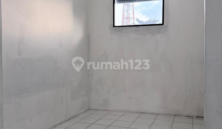 House For Sale In Cisaranten Arcamanik Cluster, 2 Floors, Cheap, Ready To Occupy, Near Main Road, 24-Hour Security, Comfortable, Safe, And Green Environment, Close To Various Public Facilities. House Specifications: Land Area 105 sqm, Building Area 90 sqm, East Facing, SHM, 3 Bedrooms. 2