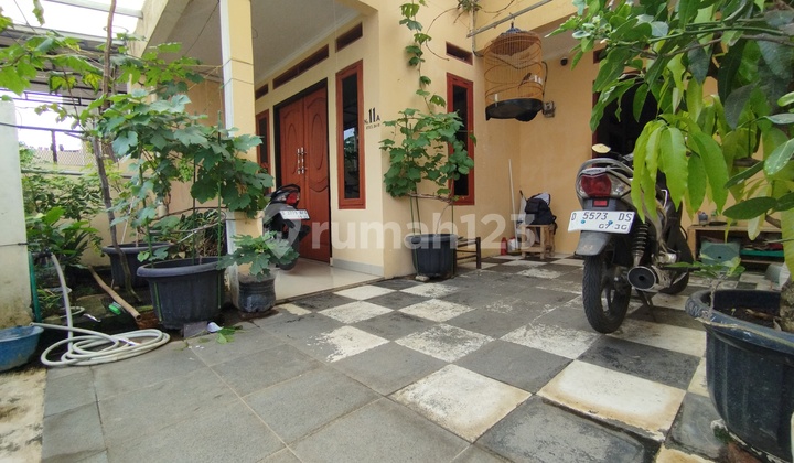 House at the End of Berung, Corner Position on Main Road, Ready to Occupy