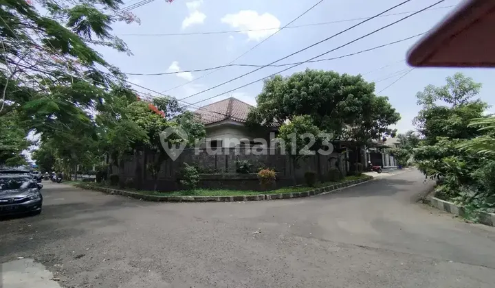 Rumah di Turangga Lengkong Posisi Hoek Siap Huni Rumah di Turangga Lengkong Posisi Hoek Siap Huni