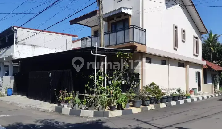 Rumah dijual di Komplek Bumi Adipura 2 Lantai Siap Huni Hoek 1