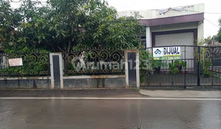 Dijual Rumah Plus Ruang Usaha 4 Pintu di Jalan Utama Golf Raya Dijual Rumah Plus Ruang Usaha 4 Pintu di Jalan Utama Golf Raya