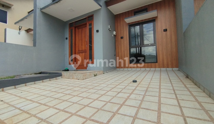 New House in Cisaranten Arcamanik, Ready to Occupy, 1.5 Floors, 24-Hour Security, Comfortable, Safe, and Green Environment, Wide Asphalt Road.

House Specifications:
Land Area: 75 sqm
Building Area: 80 sqm
3 Bedrooms
2 Bathrooms
Facing South
Water and Electricity Available
Electricity: 1300 watt
Price: 875 Million 2