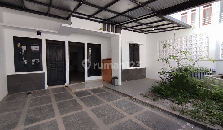 Rumah Dijual Di Cluster Cisaranten Full Renoff
keamanan 24 Jam 
lingkungan Nyaman Aman Dan Asri 
dekat Dengan Berbagai Pasilitas Umum
jalan Lebar,2 Mobil

spesifikasi Rumah;

luas Tanah 120 Meter 
luas Bangunan 80 Meter
4 Kamar Tidur
1 Kamar Mandi
air Sib 1