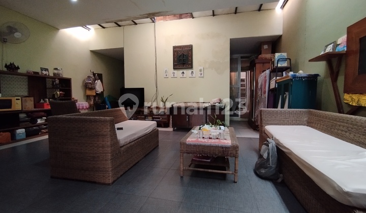 Minimalist House in Cisaranten Cinambo 2