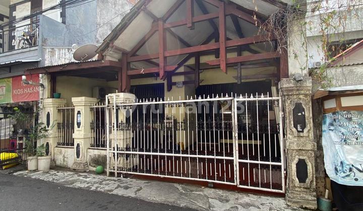 Hanya 700 Meter Dari Pagi Sore Cempaka Putih. di Jl. Cempaka Warna I No 20, Cempaka Putih Timur, Cempaka Putih, Kota Jakarta Pusat, Dki Jakarta, Indonesia, 10510, Cempaka Putih