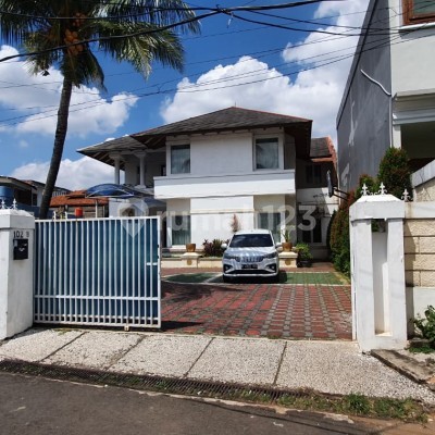 Rumah 2 Lantai Bagus Unfurnished SHM di Rumah dengan Kolam Berenang. Lelang Harga Menarik. Jl. Pertanian Ii No. 102B, Kel. Lebak Bulus, Kec. Cilandak, Kota Jakarta Selatan, Jakarta Selatan