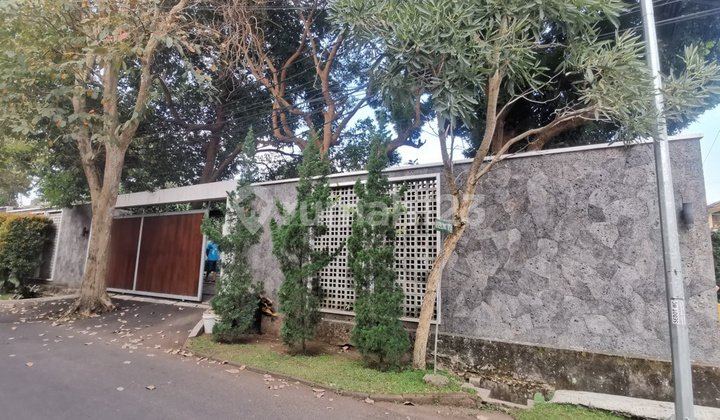  di BELI INI PASTI UNTUNG. LOKASI PREMIUM. RUMAH LUAS ASRI. ADA SWIMMING POOL. Jalan Gegerkalong Tonggoh V NO.9 , Kel. Gegerkalong, Kec. Sukasari, Kota Bandung, Geger Kalong