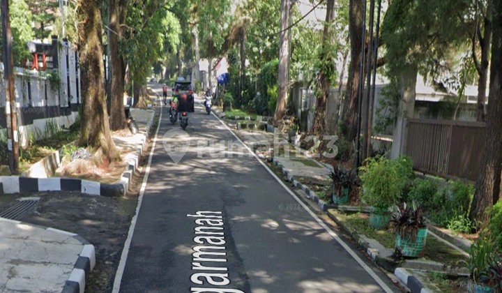 At the former Ex coffee shop restaurant Zermatt, suitable for offices, lodging, schools, and other business spaces. Commercial Area. Jl Hegarmanah No 22A, Hegarmanah Village, Cidadap District, Bandung City, Hegarmanah 2