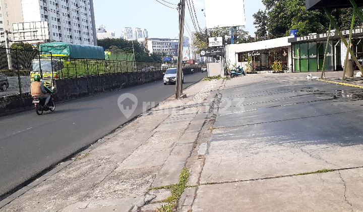  di Pinggir jalan tol raya. Cocok buat kantor, restoran, ruang usaha. Wilayah komersial aktif. Jl. JALUR LAMBAT TOLL JAKARTA - MERAK RT. 01/12, KEL. DURI KEPA, KEC. KEBON JERUK, KOTA JAKARTA BARAT, Tomang