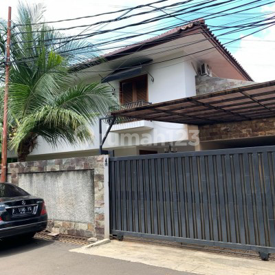  di Selangkah ke jalan raya mampang prapatan. Rumah luas asri ada kolam renang. Jl. Flamboyan 4 RT/009 RW/01, Kelurahan Duren Tiga, Kecamatan Pancoran, Kota Jakarta Selatan, Duren Tiga