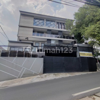 Bangunan 4 Lantai Cocok Buat Kantor atau Ruang Usaha. Ada Kolam Renang dan Lift. Jalan Kemang Utara Kelurahan Bangka, Kecamatan Mampang Prapatan, Kota Jakarta Selatan, Kemang