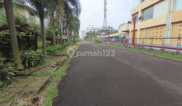 kamar tidur  di rumah persis belakang cinere