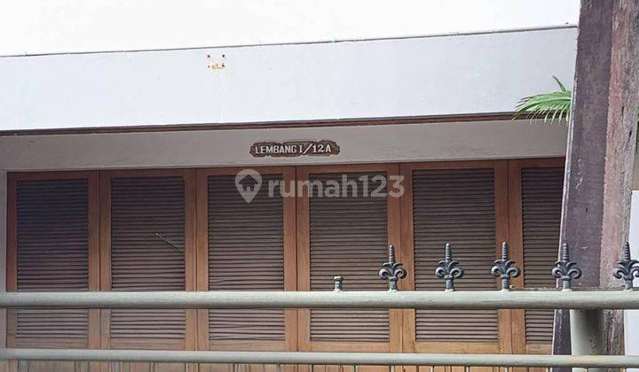 garasi/carport  di rumah persis belakang cinere