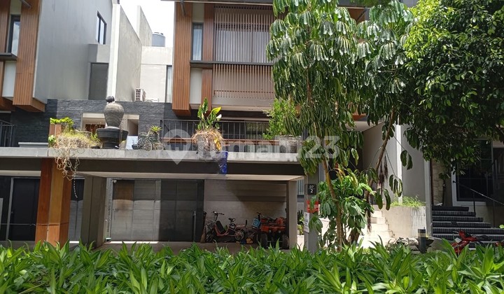 Modern Luxury House. in Caelus Cluster, Greenwich Park Housing, Greenwich Park Housing Caelus Cluster Block D7 No. 2, Lengkong Kulon, Pagedangan, Tangerang, Banten, Indonesia, 15331, Bsd City 2