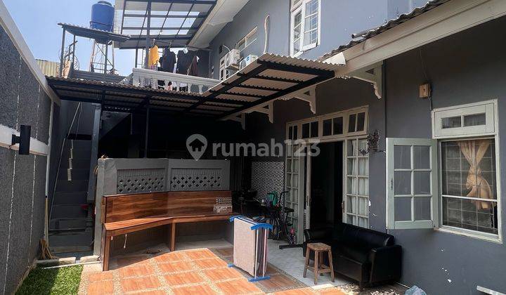 garasi/carport rumah asri terawat di cinere