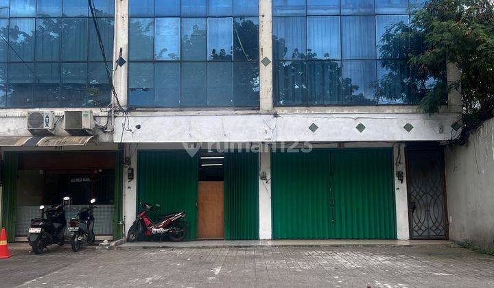 di RUKO BAGUS DI WILAYAH KOMERSIAL AKTIF BINTARO UTAMA. JL. RC. VETERAN NO. 8-1, KEL BINTARO, KEC PESANGGRAHAN, KOTA JAKARTA SELATAN, Veteran 1