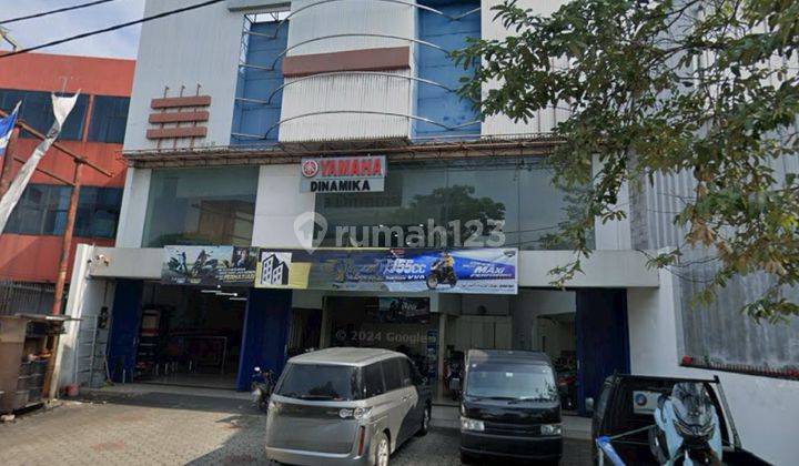 di Ex bengkel Cocok buat ruang usaha. wilayah komersial aktif. Jl. Meruya Ilir Raya No. 37, Kel. Meruya Utara, Kec. Kembangan, Kota Jakarta Barat, Meruya 1