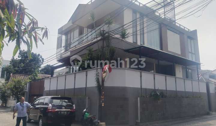 Rumah Hoek Modern 3 Lantai. Di Perumahan Citra Garden 2, Jl. Keharmonisan 2, Pegadungan, Kalideres, Kota Jakarta Barat, Dki Jakarta, Indonesia, 11830, Citra Garden
