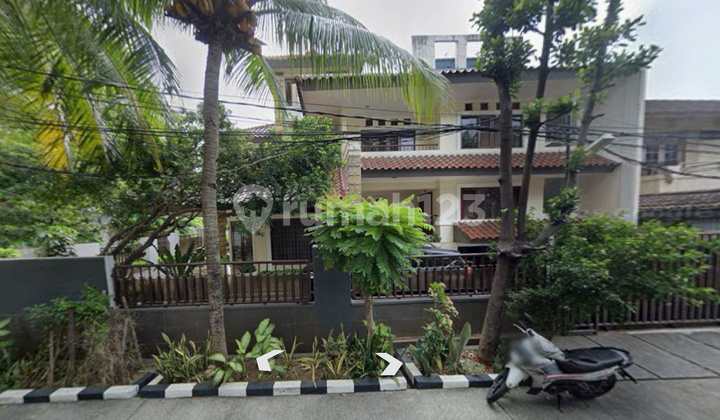 Next to La Piazza. Corner House. At Block La8, Janur Indah I Street, Block La8, East Kelapa Gading, Kelapa Gading, North Jakarta City, Dki Jakarta, Indonesia, 14240, Kelapa Gading.