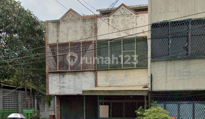 Only 300 meters to Jalan Tomang Raya. 2-story shop house. Jalan Rasamala Raya No.1b. Jatipulo Village, Palmerah Subdistrict, West Jakarta Administrative City. 2