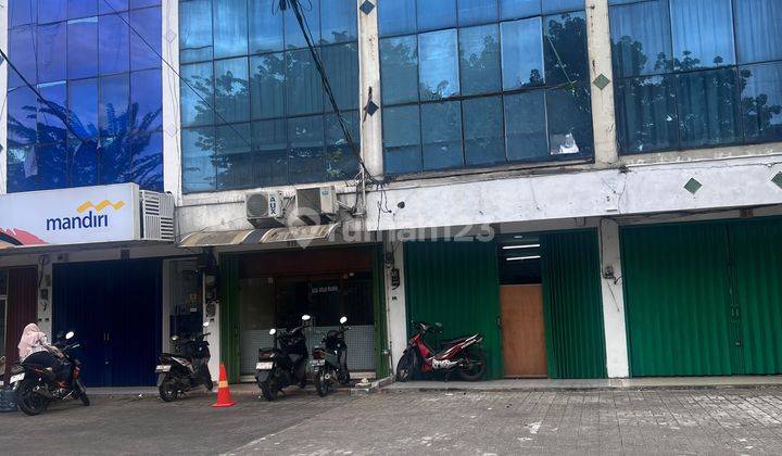 di RUKO BAGUS DI WILAYAH KOMERSIAL AKTIF BINTARO UTAMA. JL. RC. VETERAN NO. 8-1, KEL BINTARO, KEC PESANGGRAHAN, KOTA JAKARTA SELATAN, Veteran 2