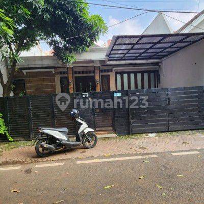  di Rumah tengah kota wilayah komersial. JALAN TAMAN BENDUNGAN ASAHAN NO. 11, KELURAHAN BENDUNGAN HILIR, KECAMATAN TANAH ABANG, JAKARTA PUSAT, Bendungan Hilir 1