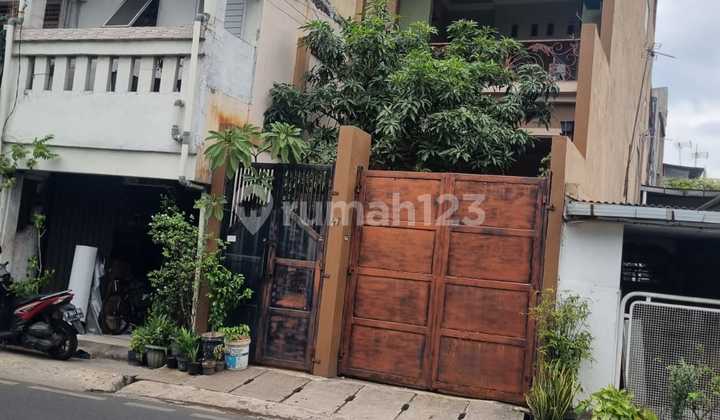 Rumah 900M Dari Jl. Letjen Suprapto Cempaka Putih. Jalan F Raya No. 47 Rt 014 / Rw 009 Kelurahan. Harapan Mulia Kecamatan. Kemayoran Kota. Jakarta Pusat