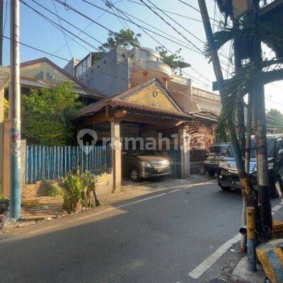  di Rumah di tanah abang. Cocok buat hunian atau usaha. Jl. Kebon Kacang VI No.58 Kel.Kebon Kacang Kec. Tanah Abang Kota Jakarta Pusat. , Kebon Kacang 1