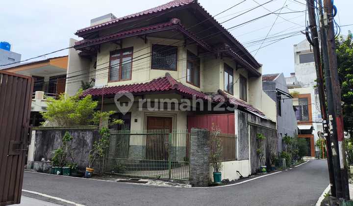 300 Meter Dari Tomang Raya Dan 2 Km Ke Tanah Abang. Beli Pasti Untungrumah Hoek. Di Jl. Bila No. 2, Cideng, Gambir, Kota Jakarta Pusat 1