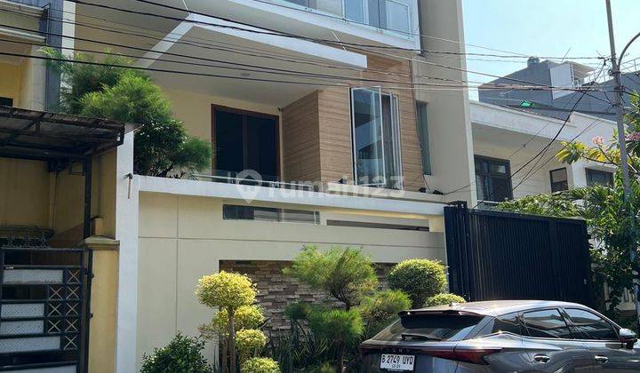 di Rumah 2,5 lantai. Minimalis Modern. JALAN PLUIT KARANG INDAH XIV NO 14, BLOK A-VIII-SELATAN KAVLING NO 46, KELURAHAN PLUIT, KECAMATAN PENJARINGAN, KOTA JAKARTA UTARA, Pluit 2